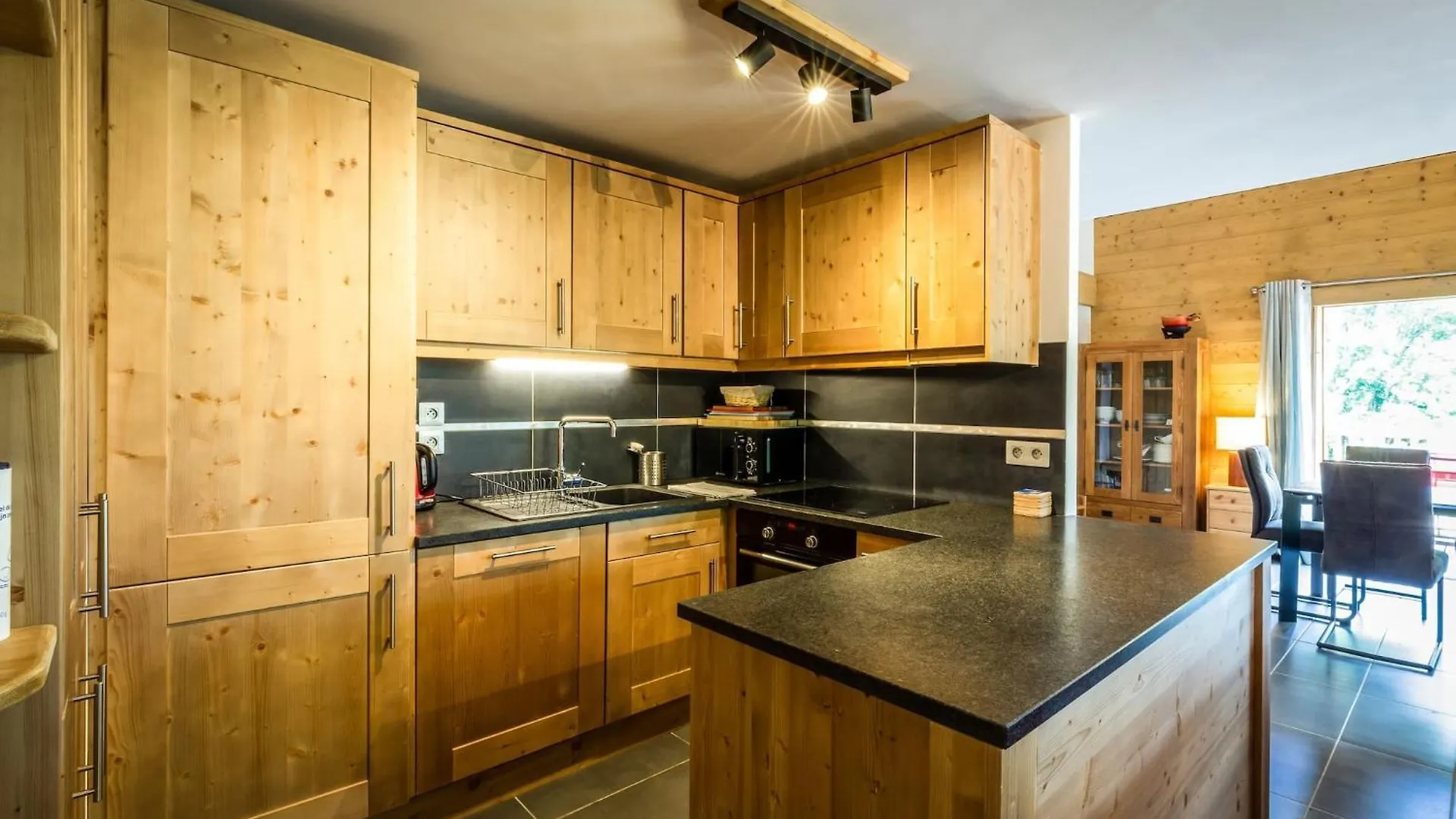 Delys - Renovated - Beside Park - Climbing Wall - Hikes - Mont-Blanc Views Les Houches Apartment